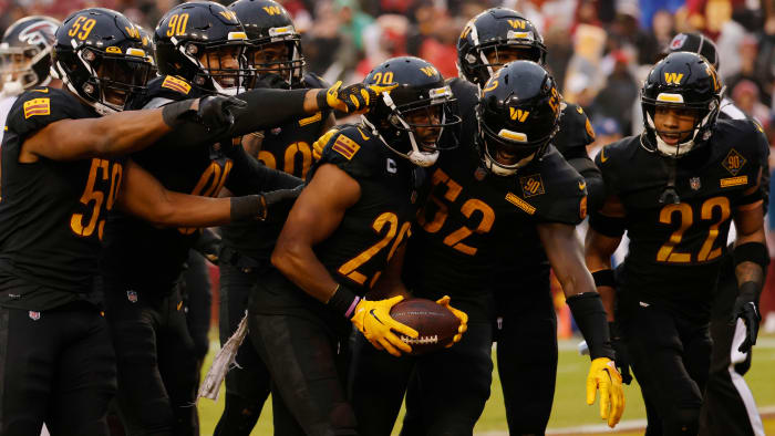 Washington Commanders cornerback Kendall Fuller celebrates touchdown.